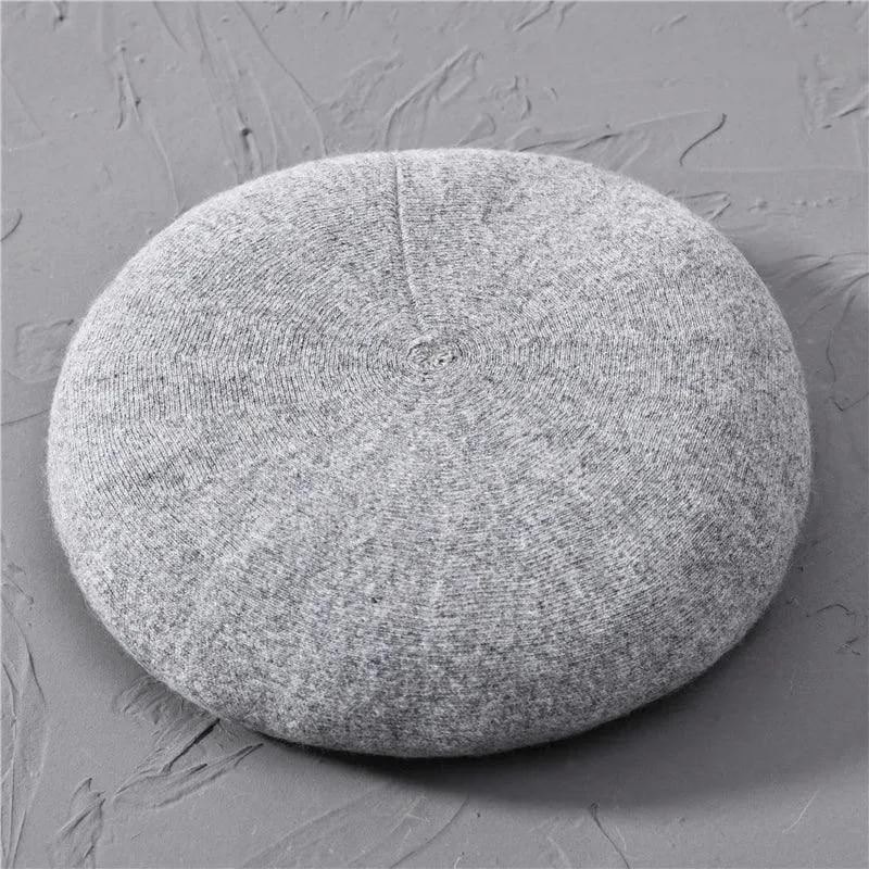 Elegant Cashmere Blend Beret - Trendy Winter Hat for Fashion-Forward Women